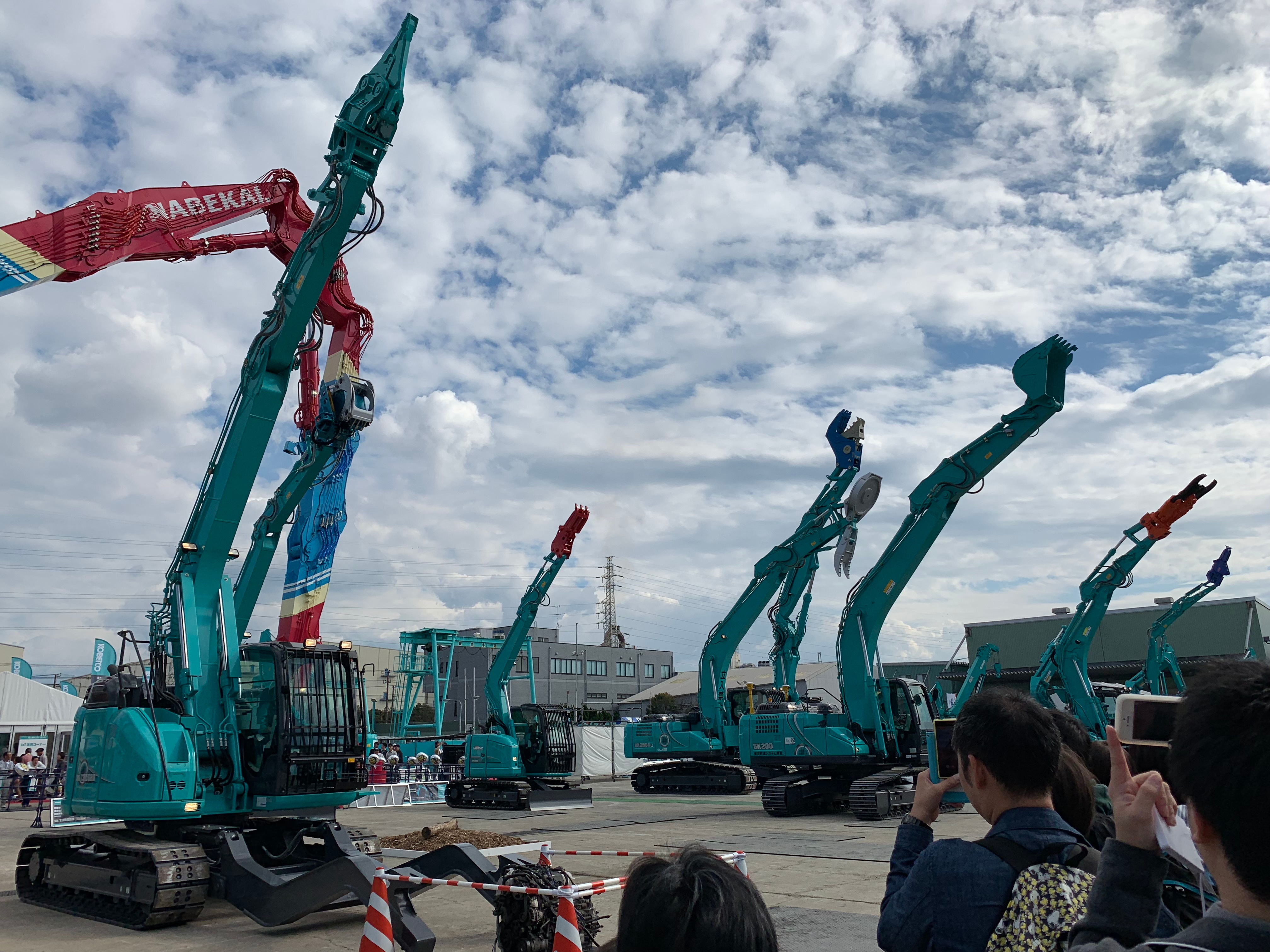 解体仕様機大集合!!コベルコ建機主催「秋の大展示会2018」。 解体仕様機大集合!!コベルコ建機主催「秋の大展示会2018」。